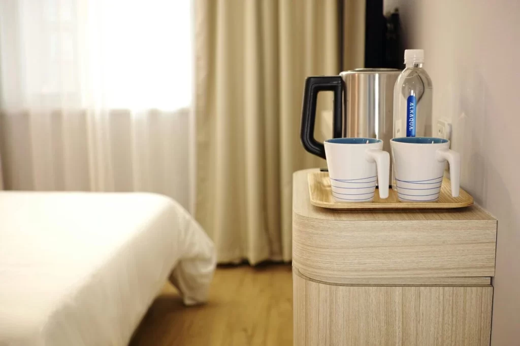 airbnb vs hotel